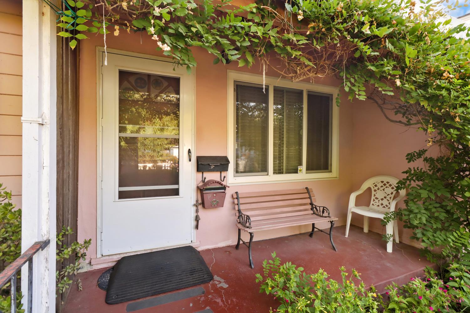 909 Eureka Avenue