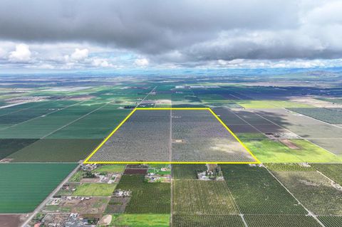 22198 Road 180 Lindsay CA 93247