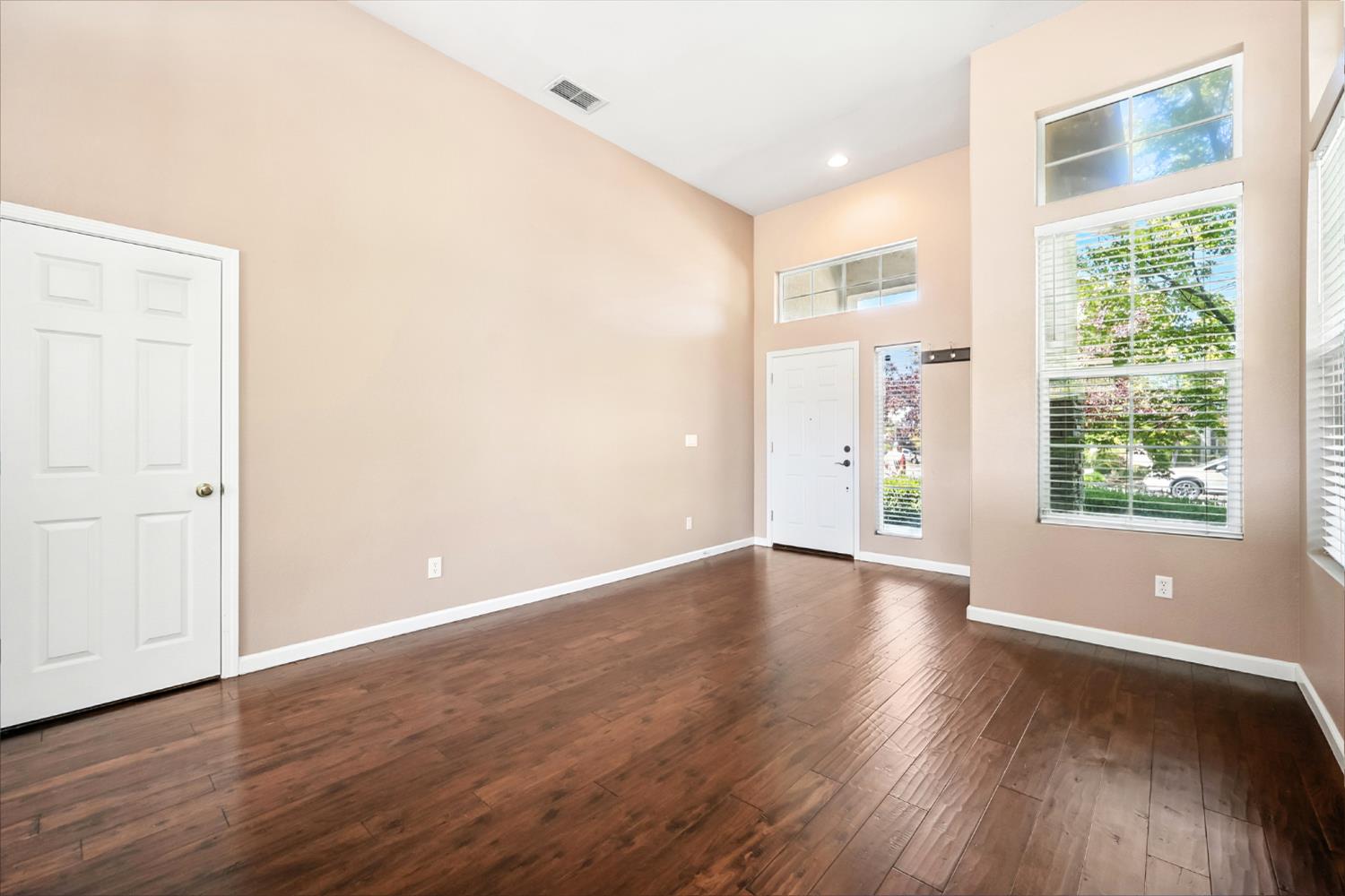 1120 Clydebank Lane