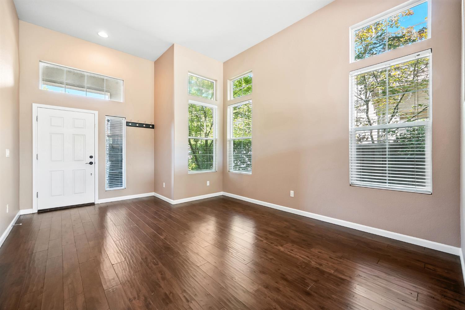 1120 Clydebank Lane