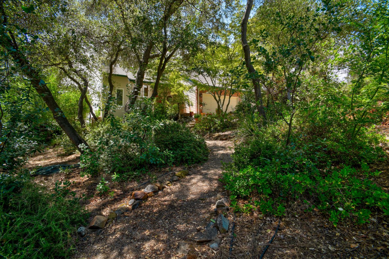 2547 Lakeridge Oaks Drive