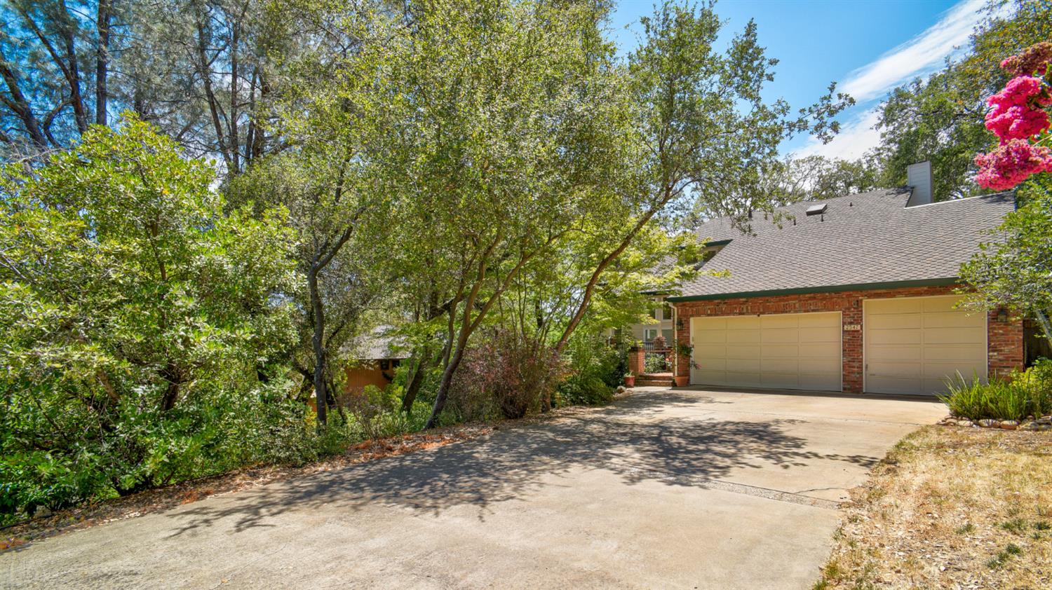 2547 Lakeridge Oaks Drive