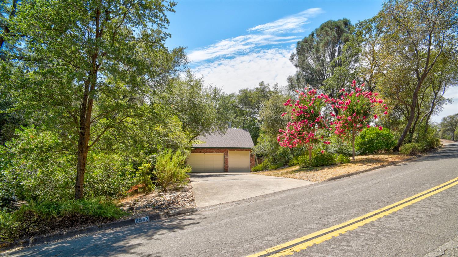 2547 Lakeridge Oaks Drive