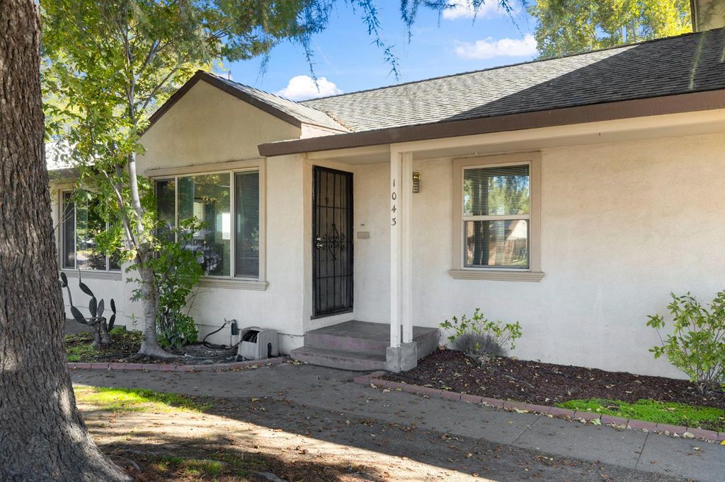 Photo of 1043 Park Boulevard, West Sacramento, CA 95691 (MLS # 225134434)