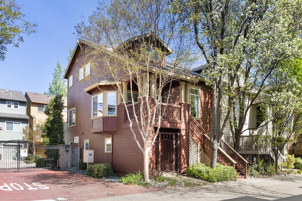 Photo of 1237 Kondos Avenue, Sacramento, CA 95814 (MLS # 226032590)