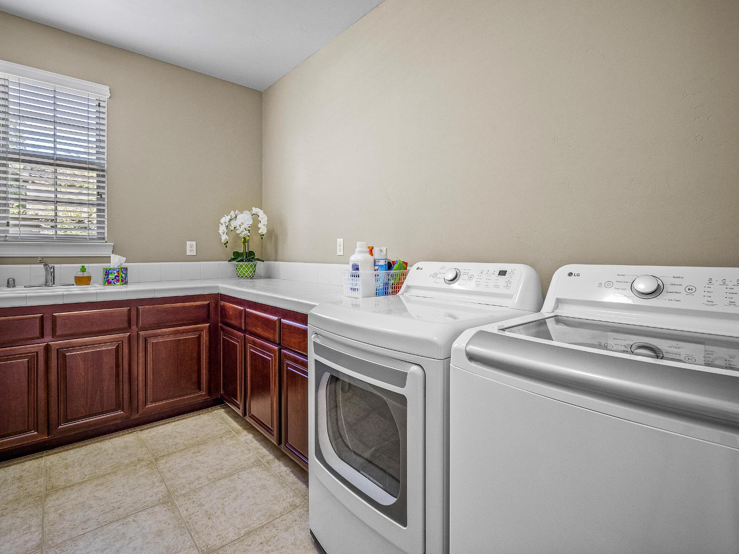 El Dorado Hills, California 95762, United States, 4 Bedrooms Bedrooms, ,4 BathroomsBathrooms,Residential,Active,190483