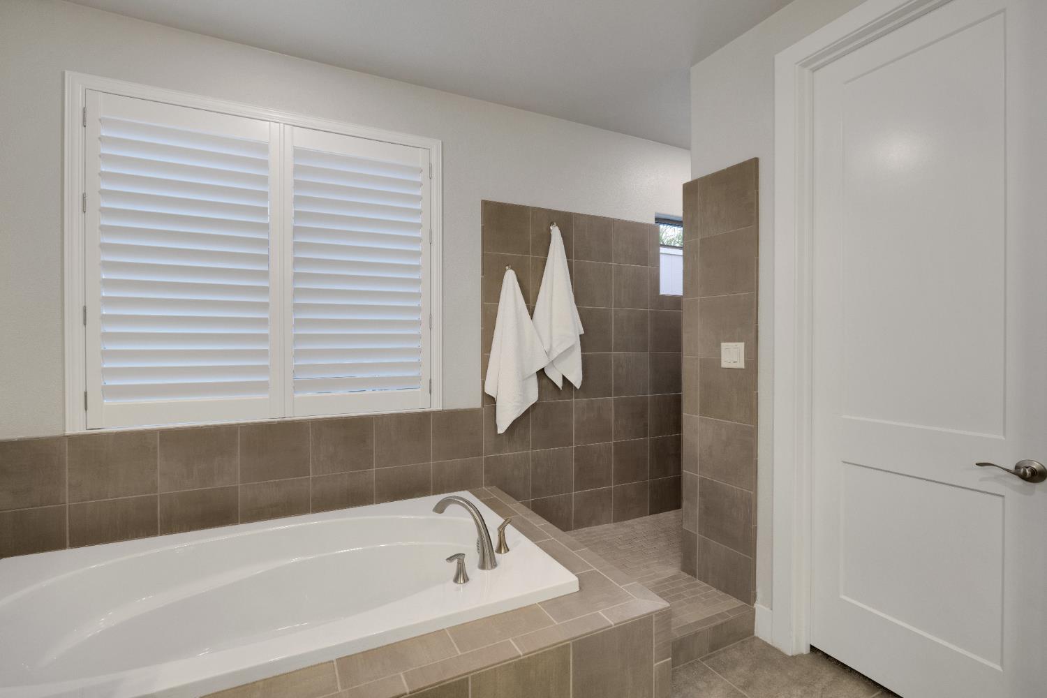 Picture for the property 226022372, 3 beds, 3 baths