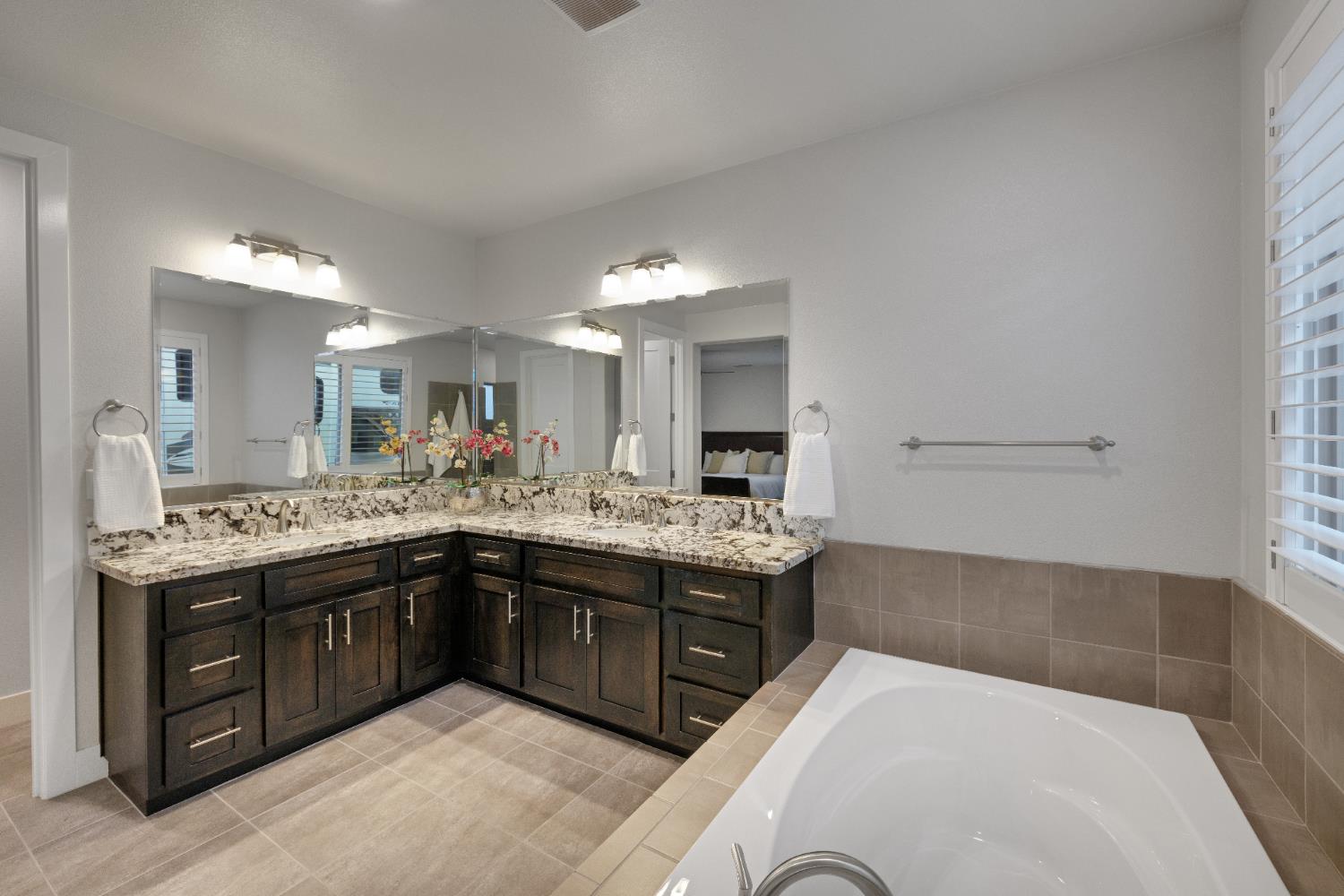 Picture for the property 226022372, 3 beds, 3 baths