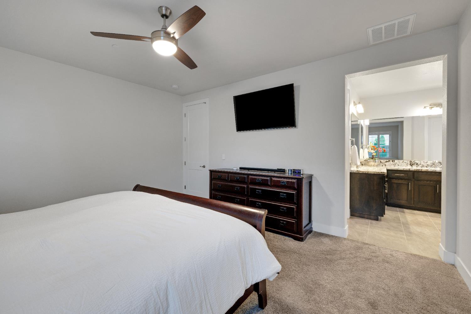 Picture for the property 226022372, 3 beds, 3 baths