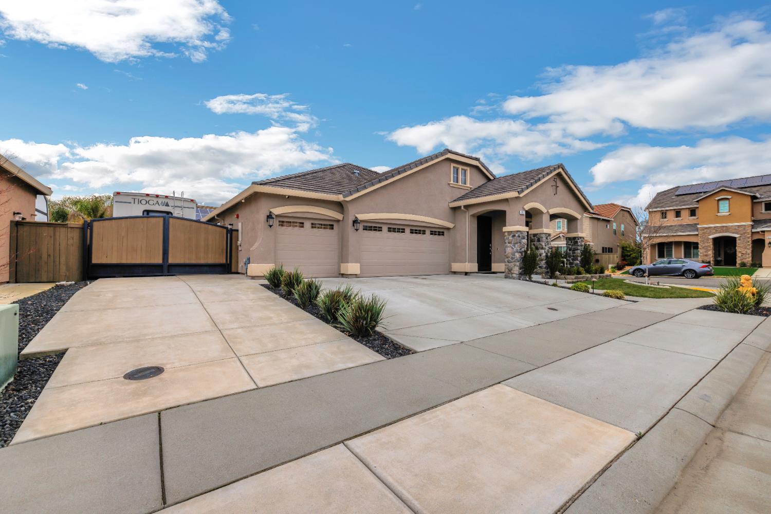 Picture for the property 226022372, 3 beds, 3 baths