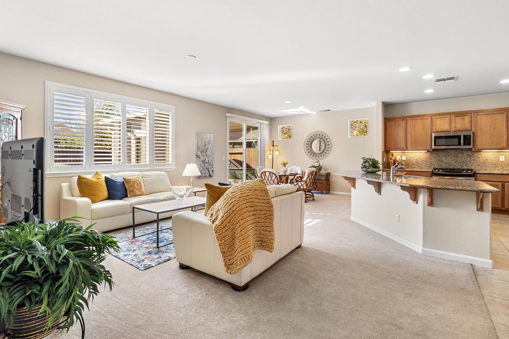 Photo of 9930 Hatherton Way, Elk Grove, CA 95757 (MLS # 226034291)