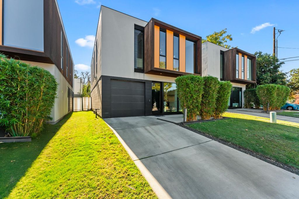 Photo of 1008 Yale Street, Sacramento, CA 95818 (MLS # 225146923)