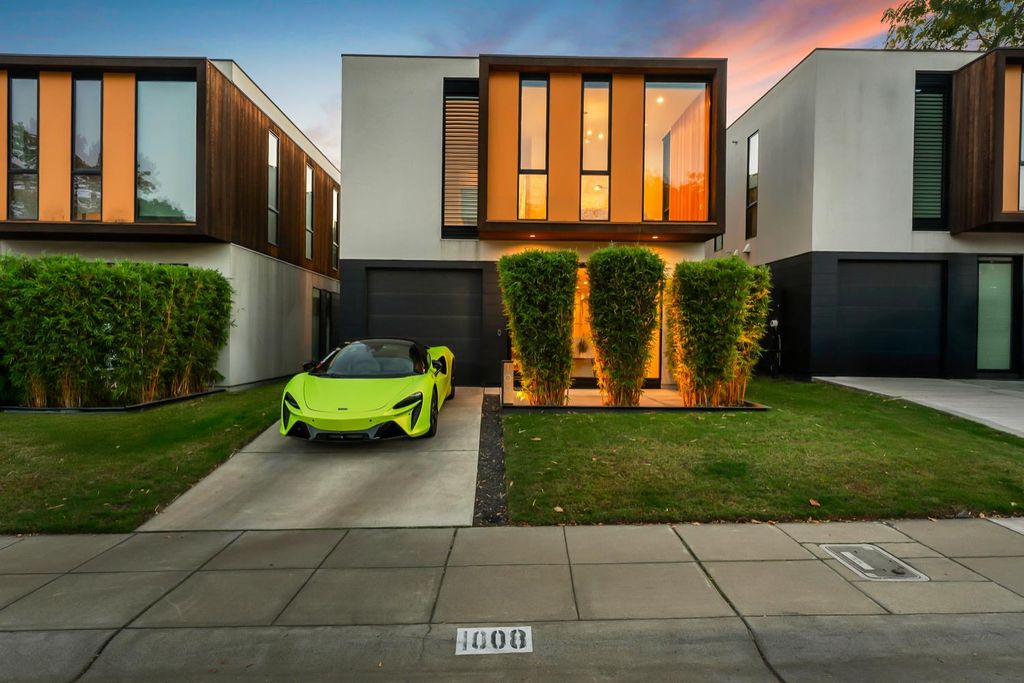 Photo of 1008 Yale Street, Sacramento, CA 95818 (MLS # 225146923)