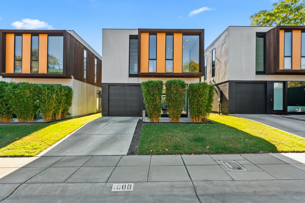 Photo of 1008 Yale Street, Sacramento, CA 95818 (MLS # 225146923)