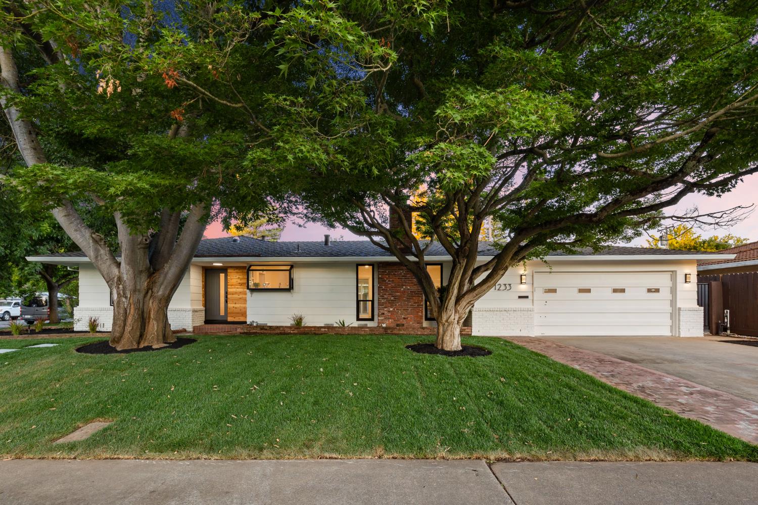 1233 Meredith Way