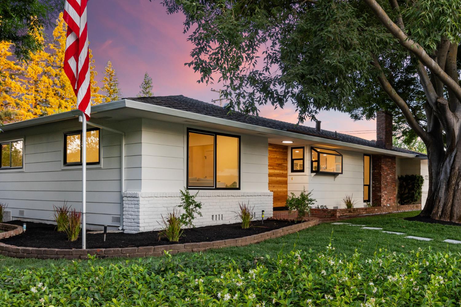 1233 Meredith Way