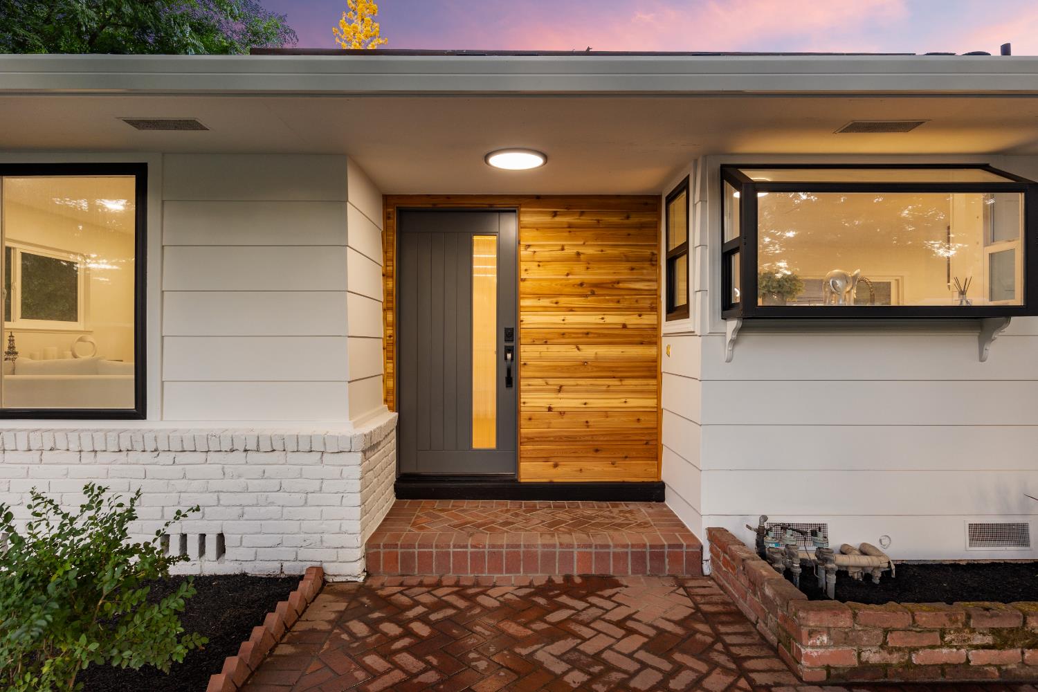 1233 Meredith Way
