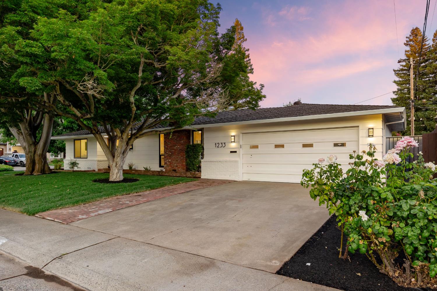 1233 Meredith Way