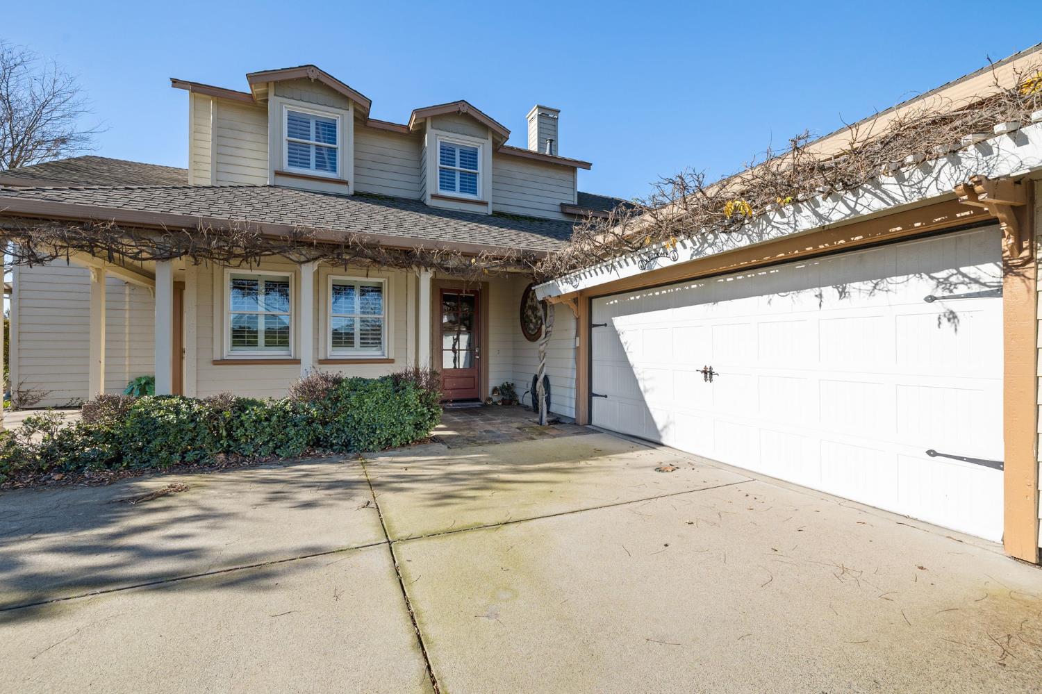 2300 Oak Creek Drive