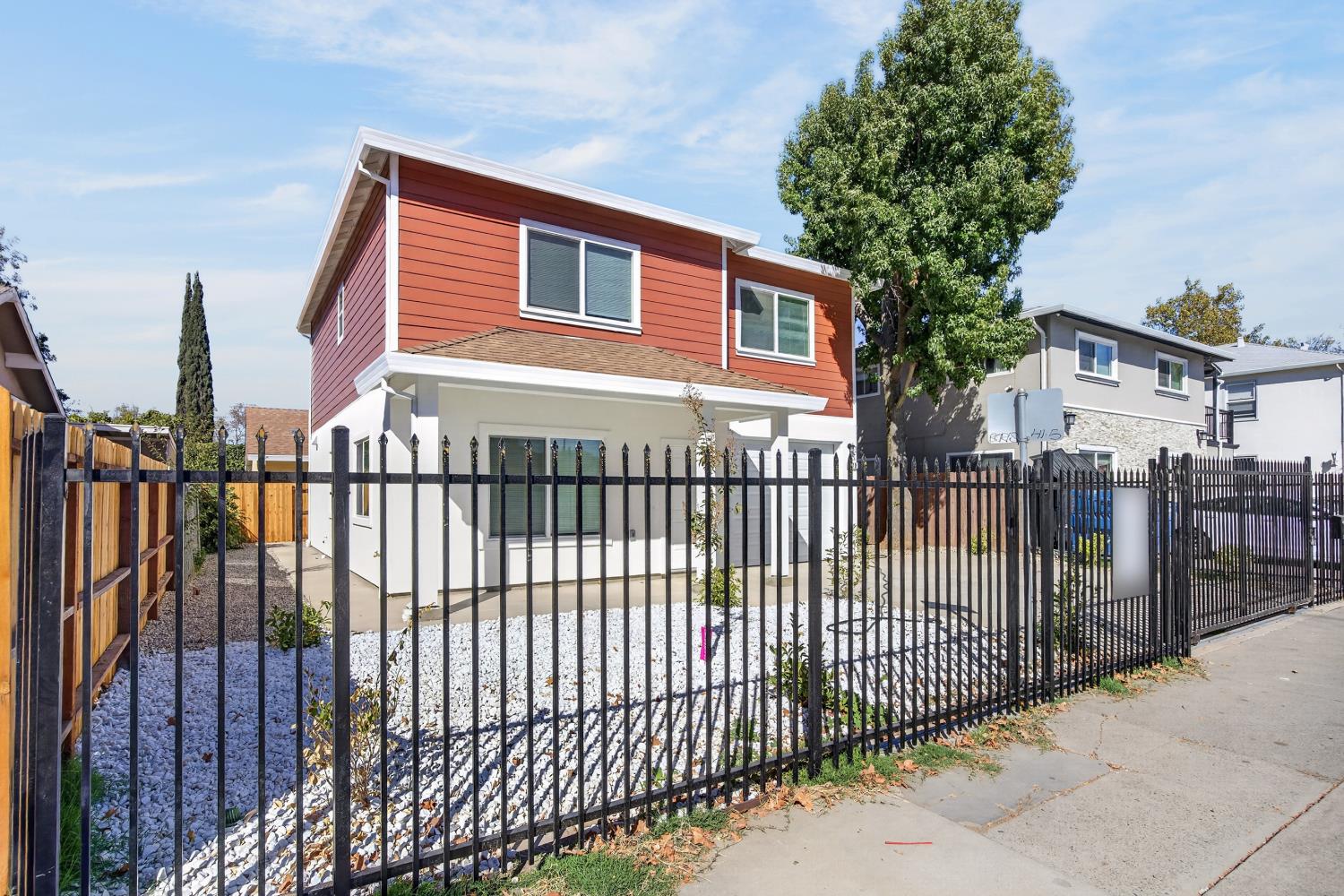 679 El Camino Avenue