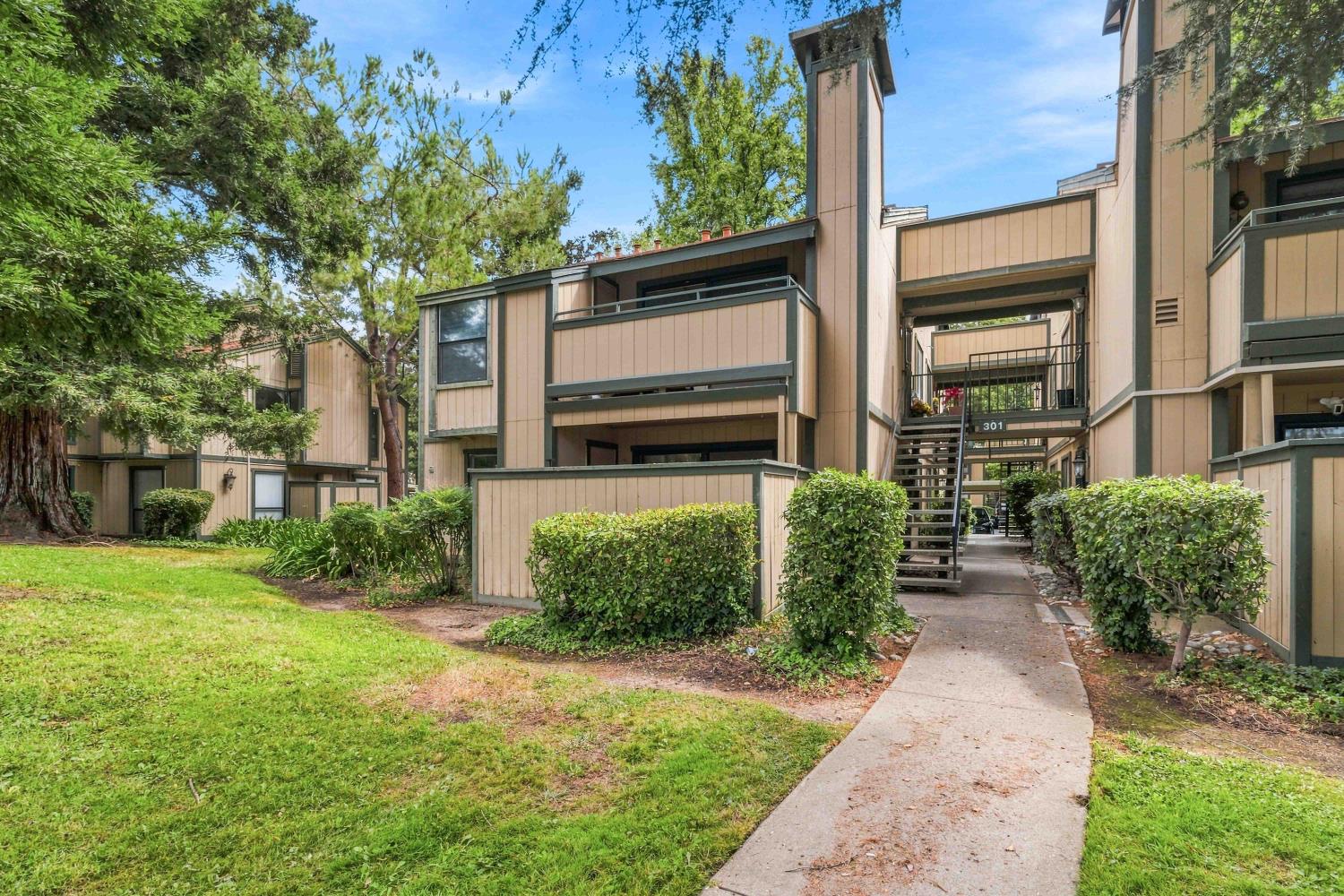 301 Del Verde Circle 1