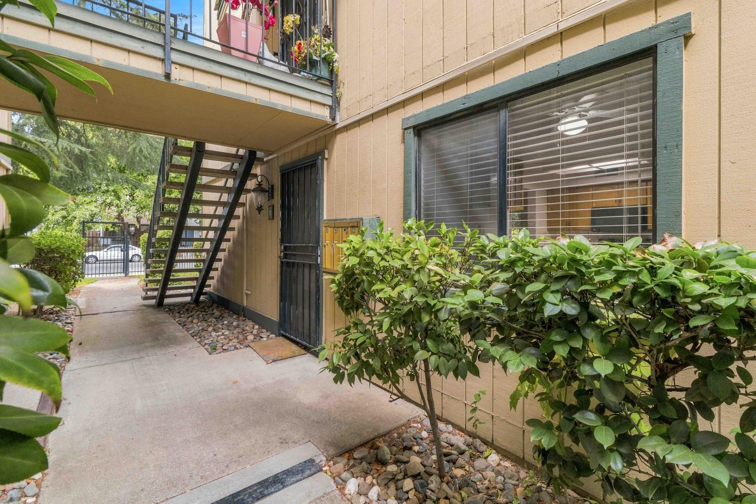 301 Del Verde Circle 1