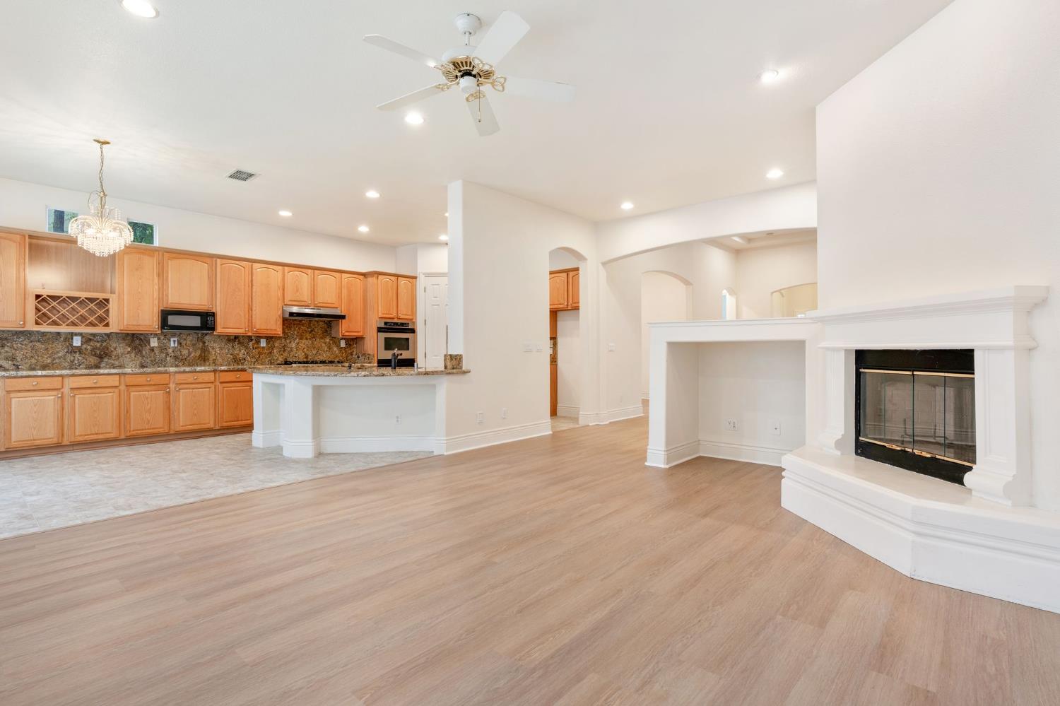 5816 Oak Place Court
