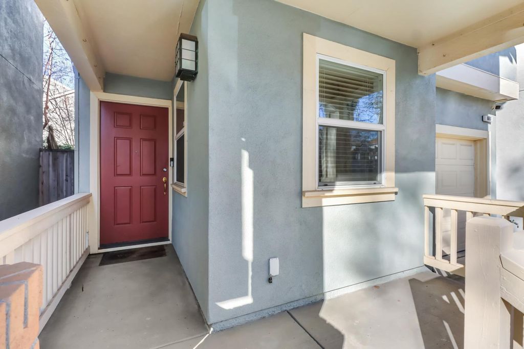 Photo of 846 27th Street, Sacramento, CA 95816 (MLS # 226004439)