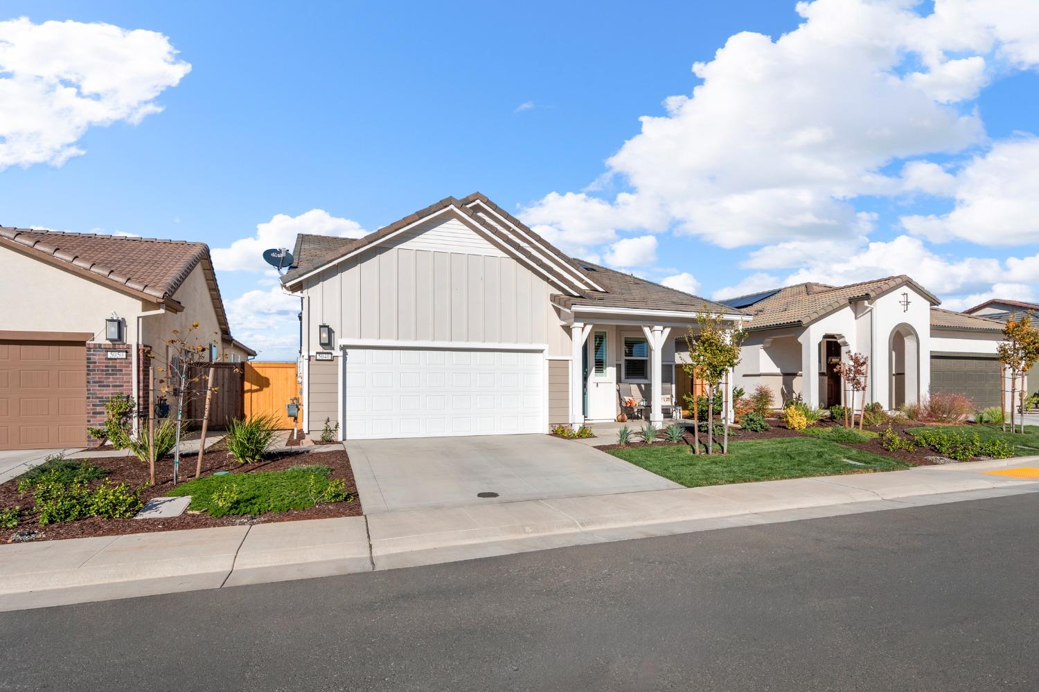 5040 Peace Lily Lane