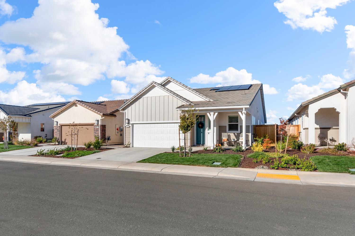 5040 Peace Lily Lane