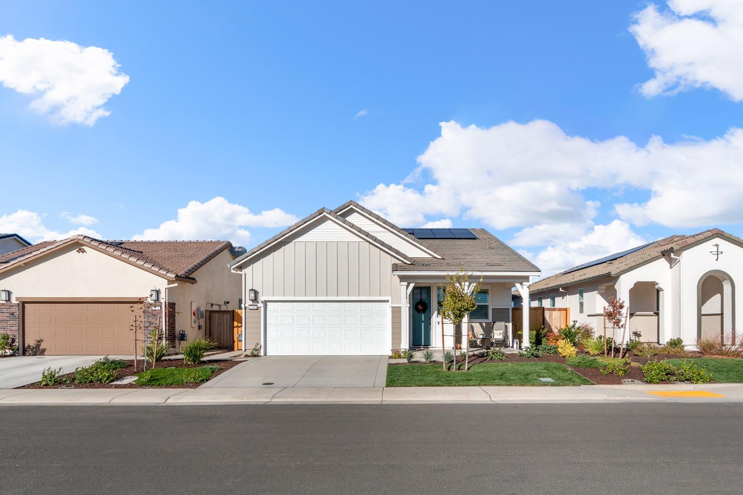5040 Peace Lily Lane