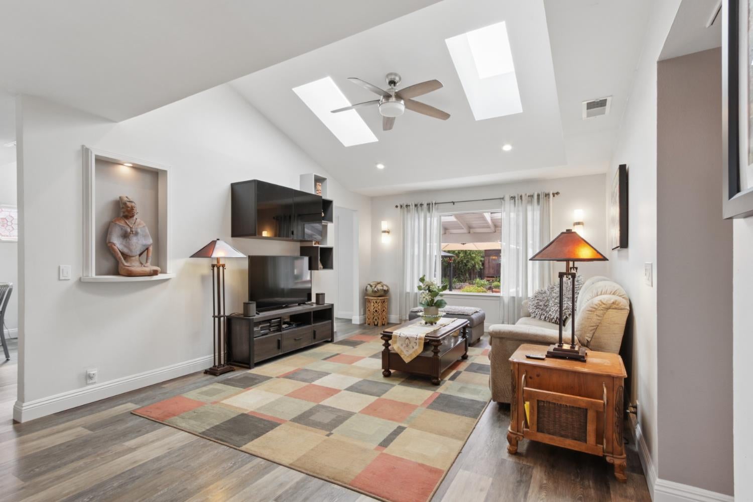 6406 Rolling Way