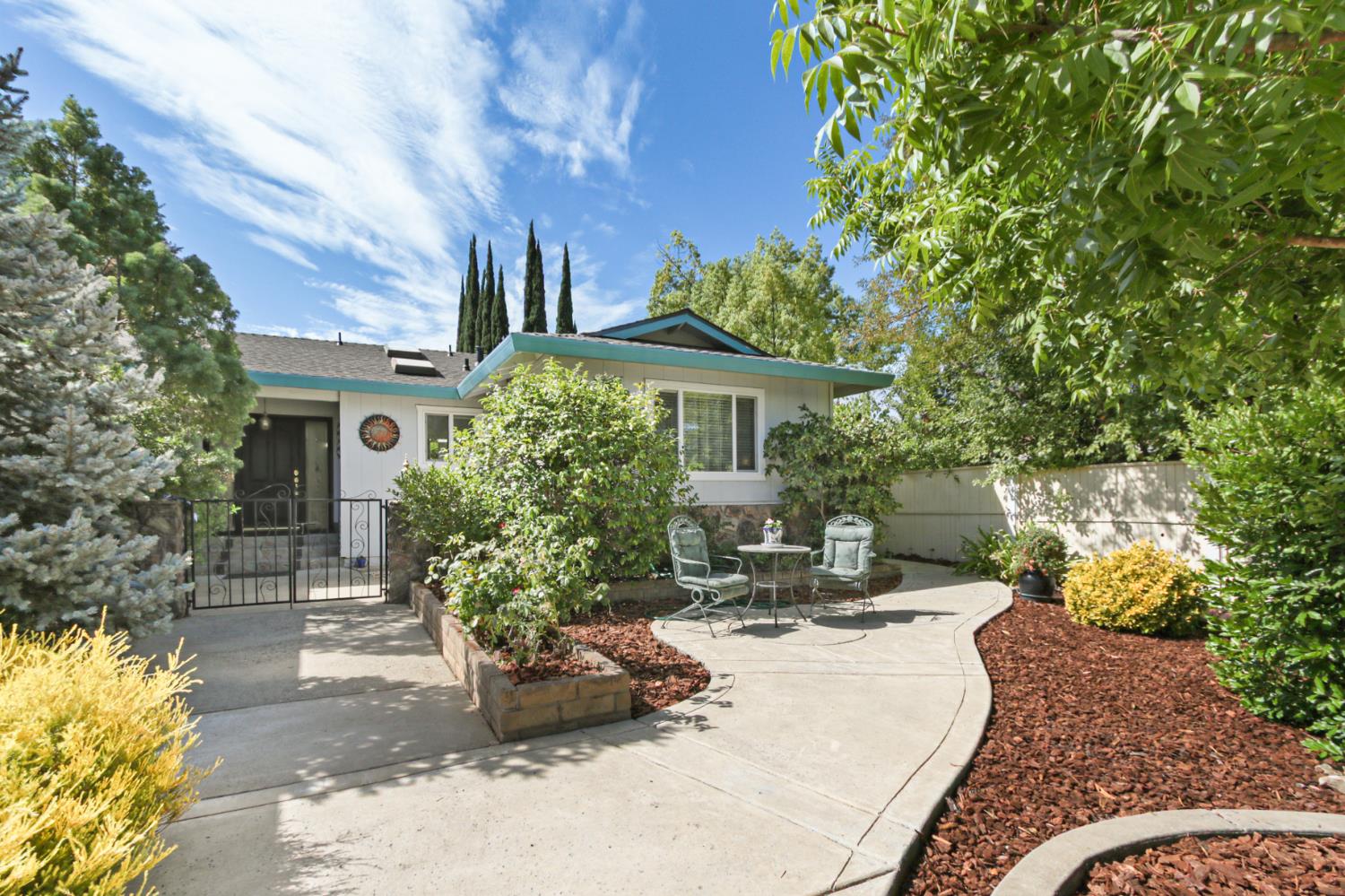 6406 Rolling Way