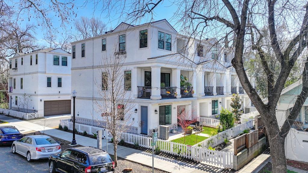 1215 Albright Walk