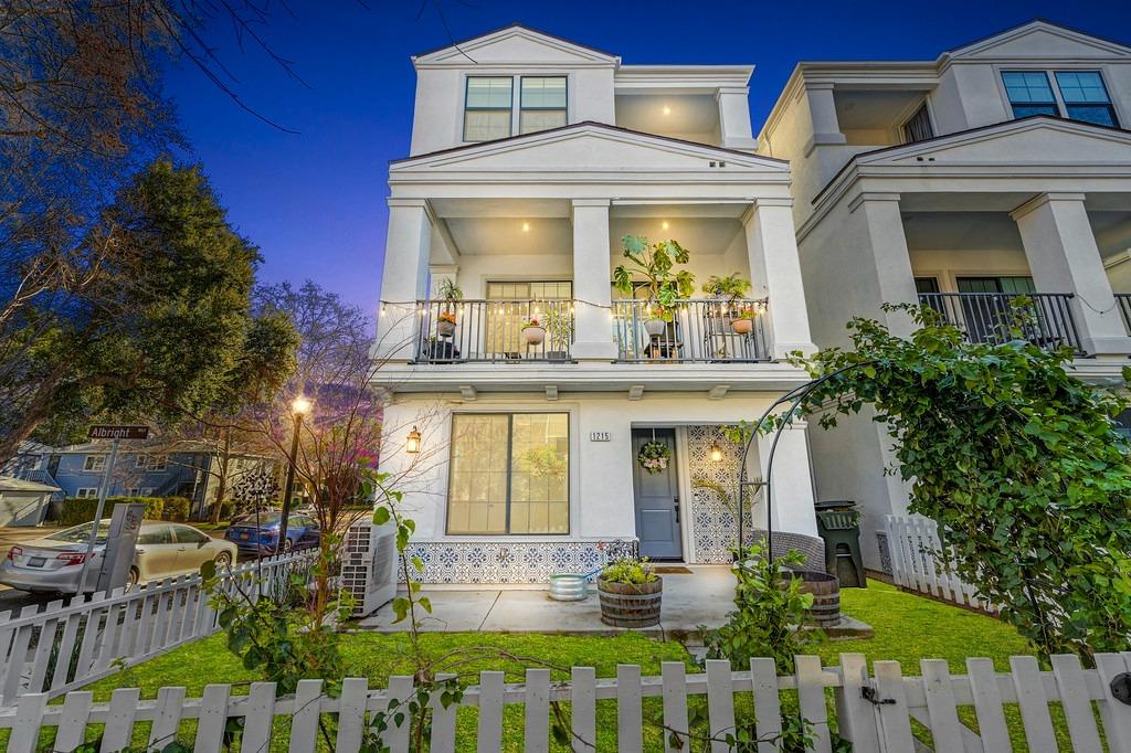 1215 Albright Walk