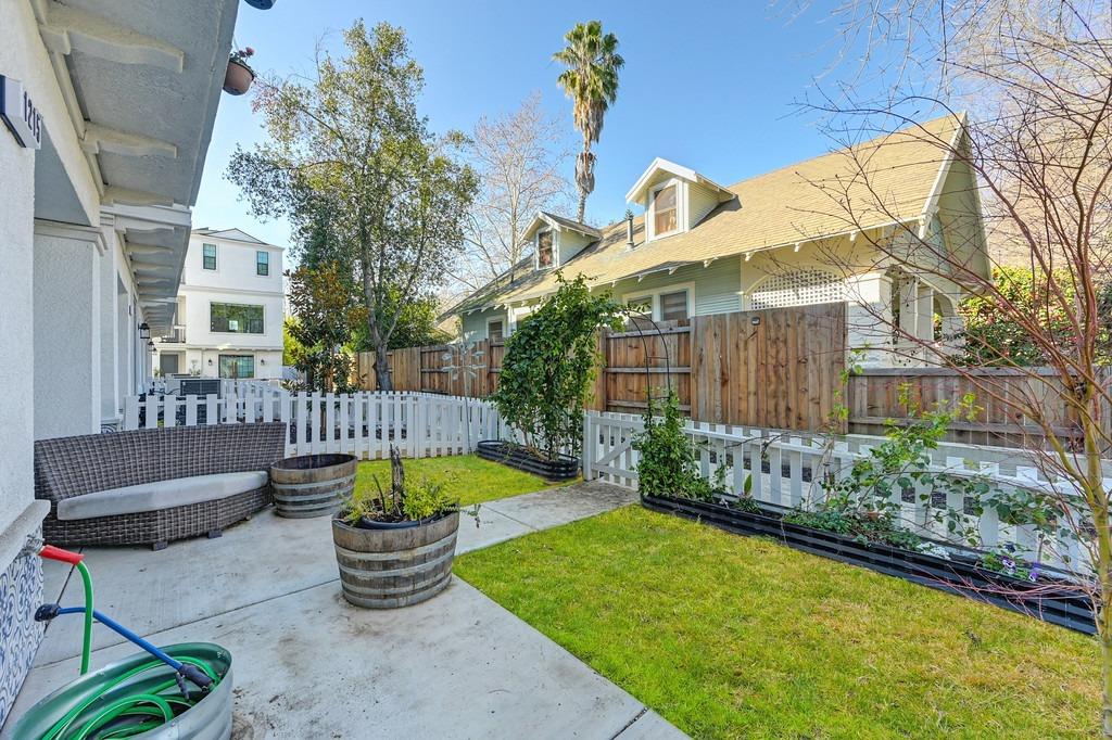 1215 Albright Walk