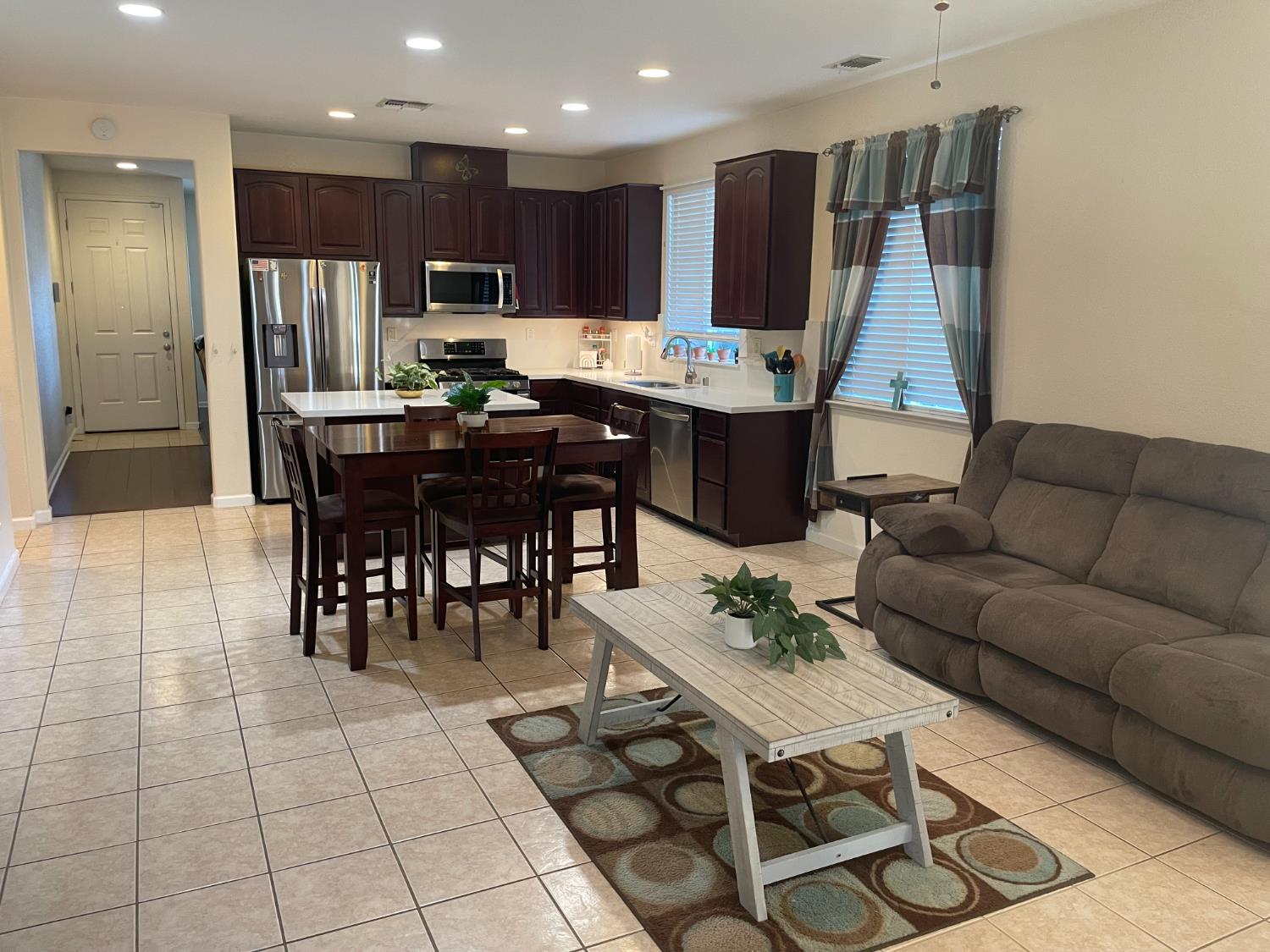 127 Argillite Avenue