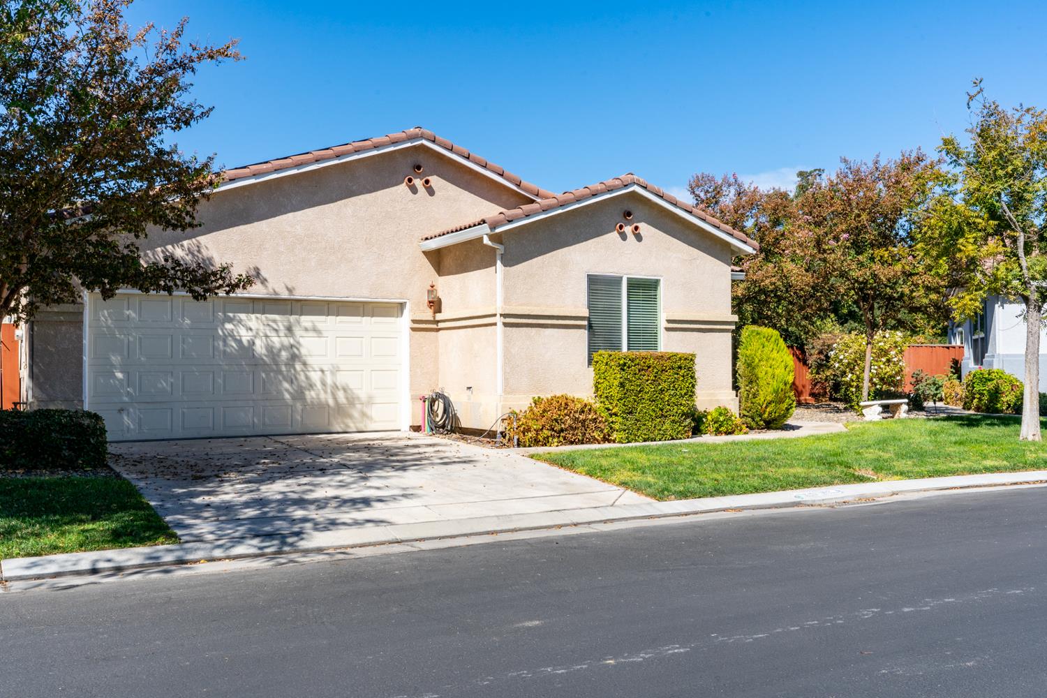 2957 La Vina Circle
