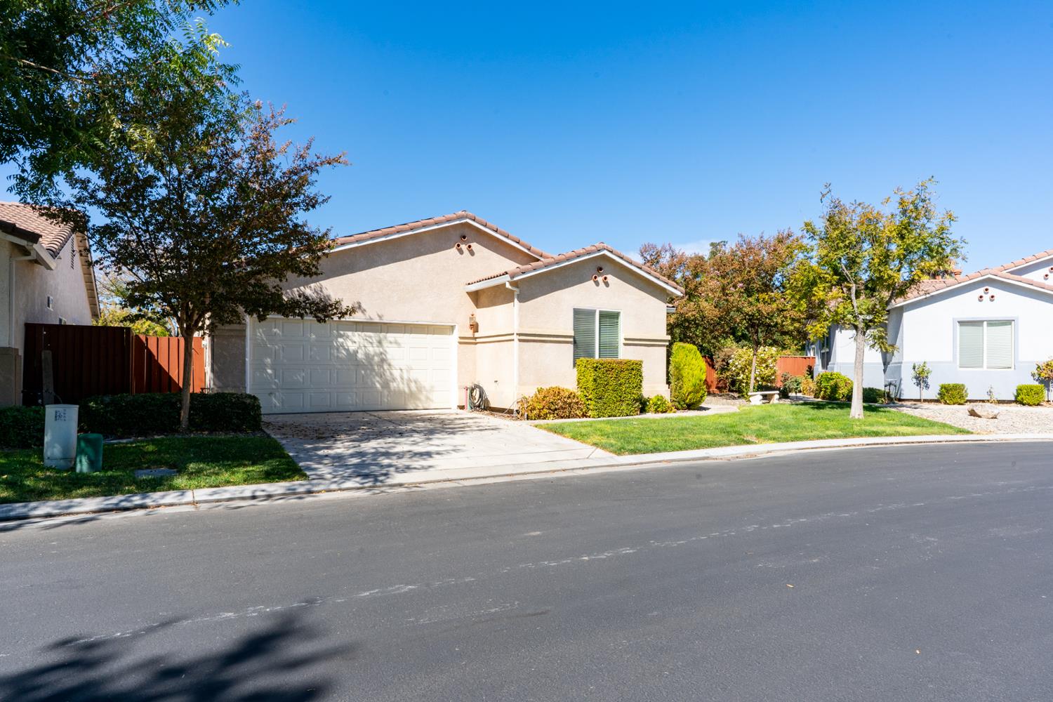2957 La Vina Circle