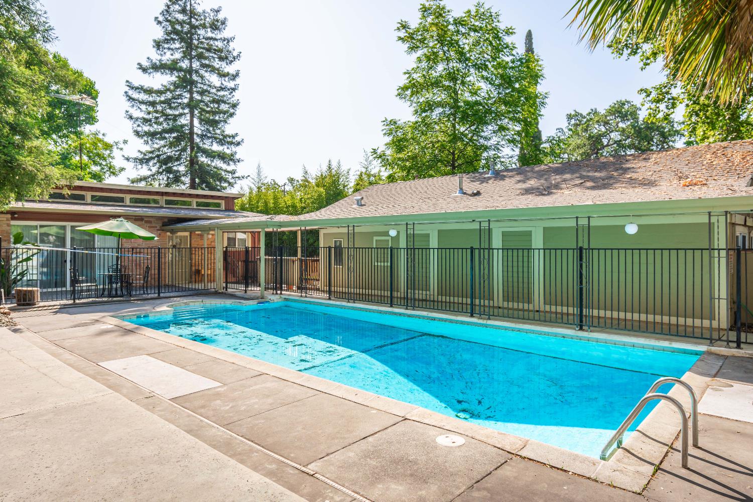 4224 Crestline Avenue