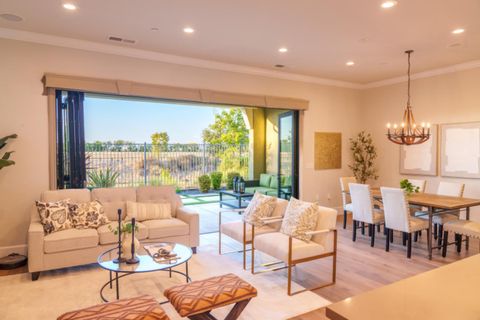 1043 Pierce Davis CA 95616