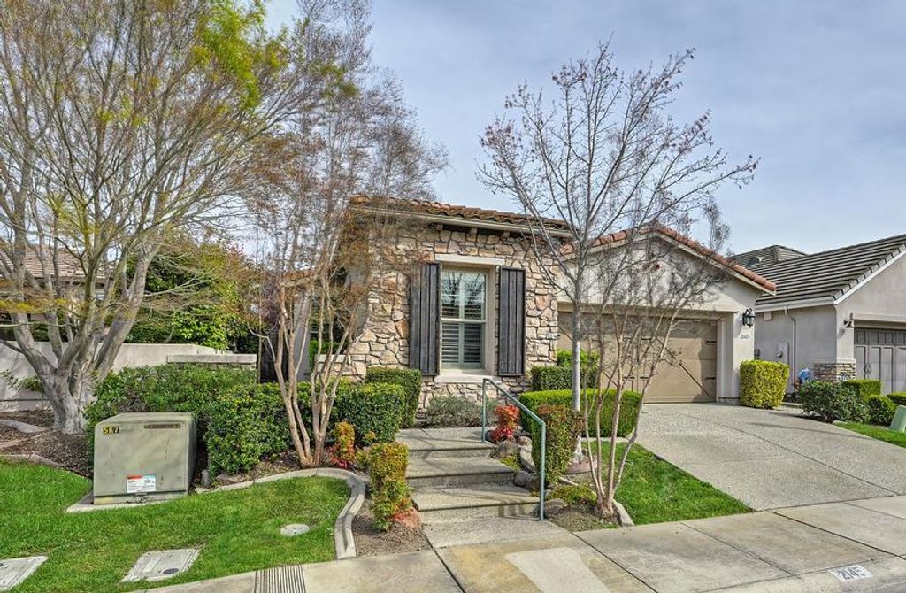 Photo of 2145 Ryedale Lane, Sacramento, CA 95835 (MLS # 226027552)