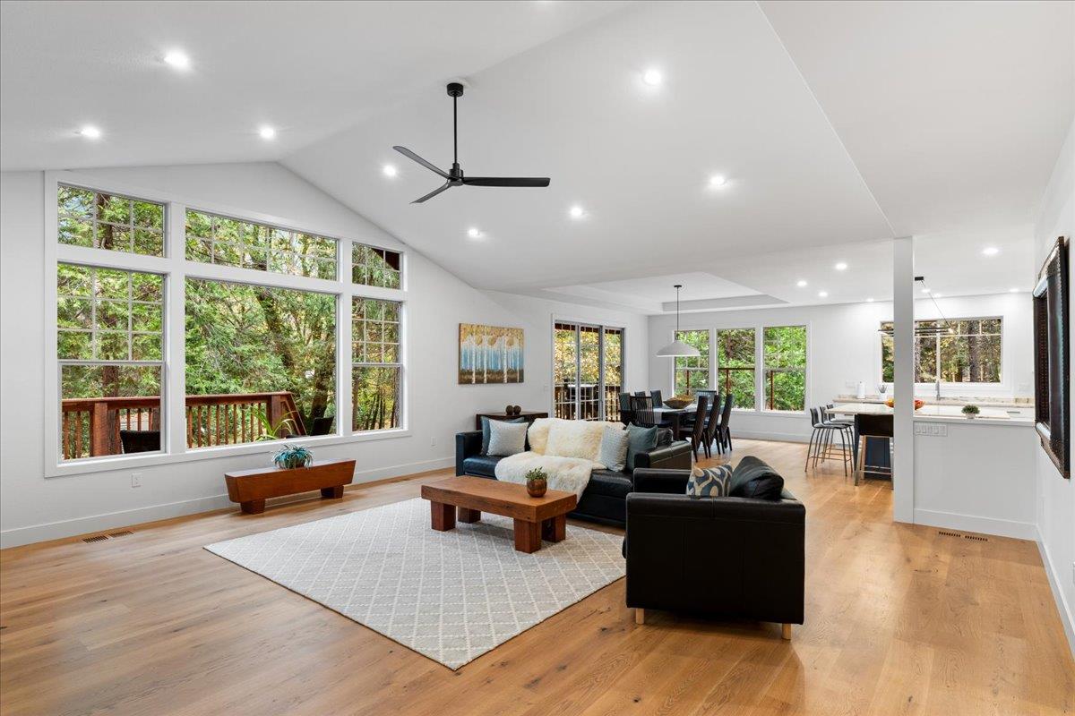 11189 Crystal View Heights