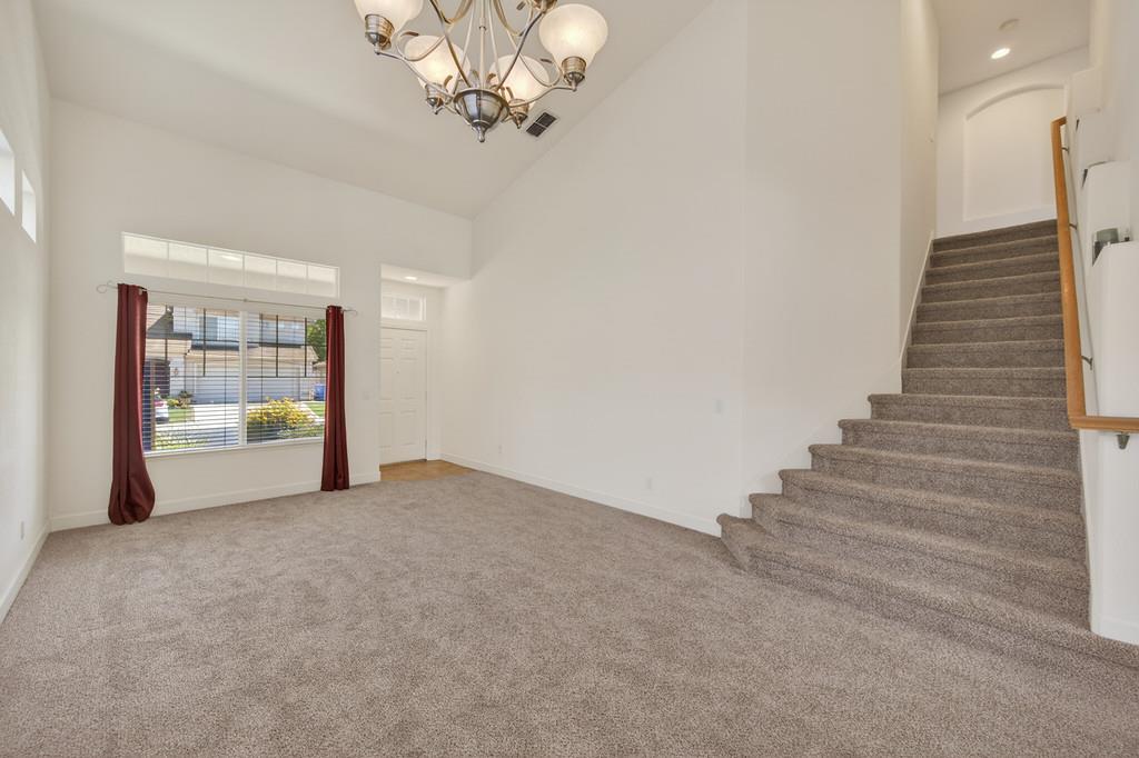 7116 Lyndale Cir