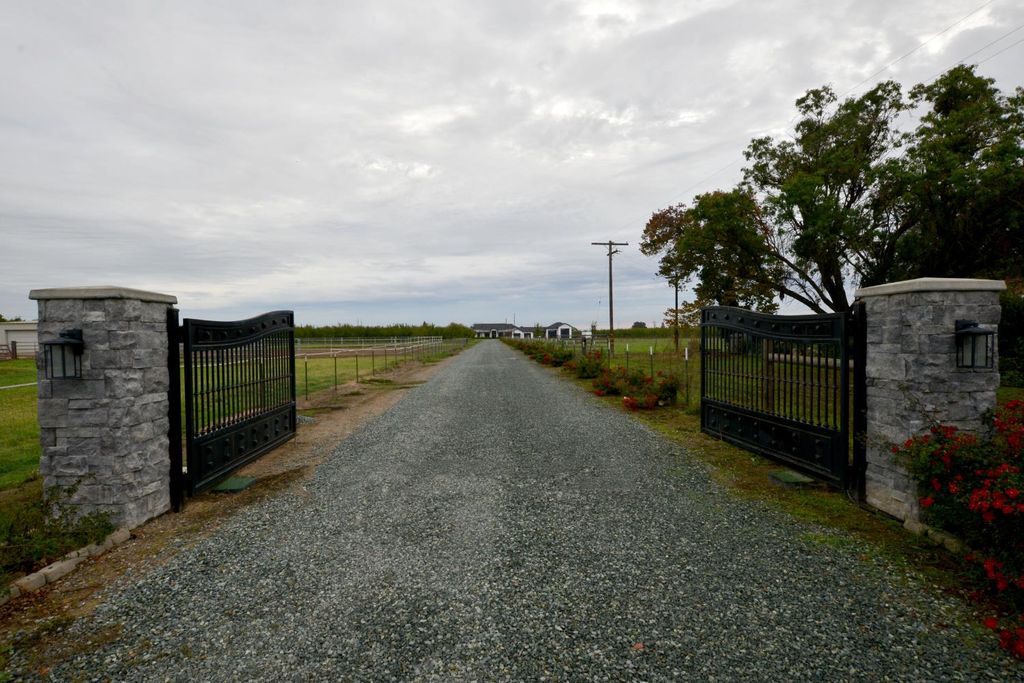 Photo of 16464 Fox Road, Lodi, CA 95240 (MLS # 225137501)