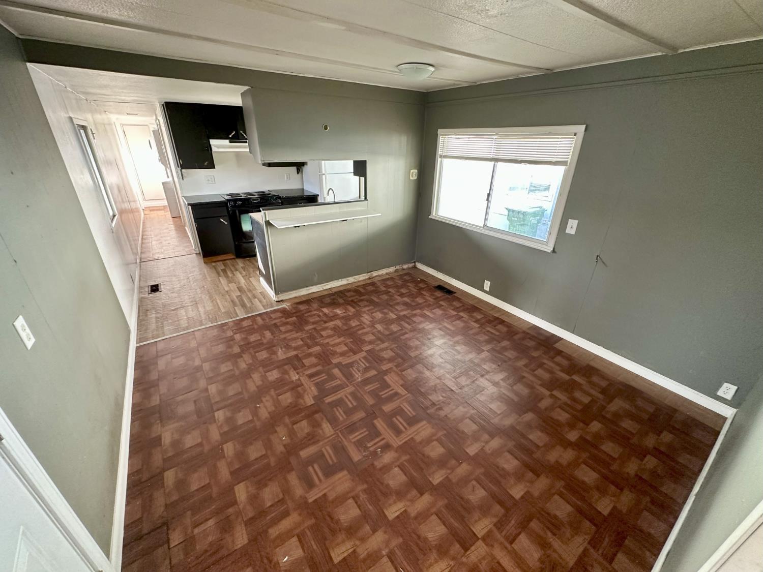 820 N Lincoln Way 73