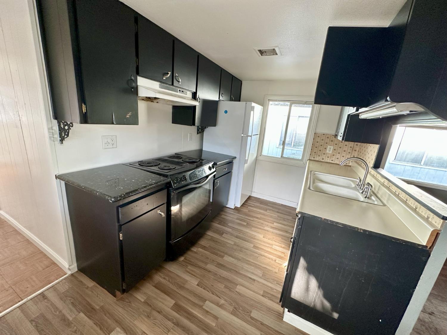 820 N Lincoln Way 73