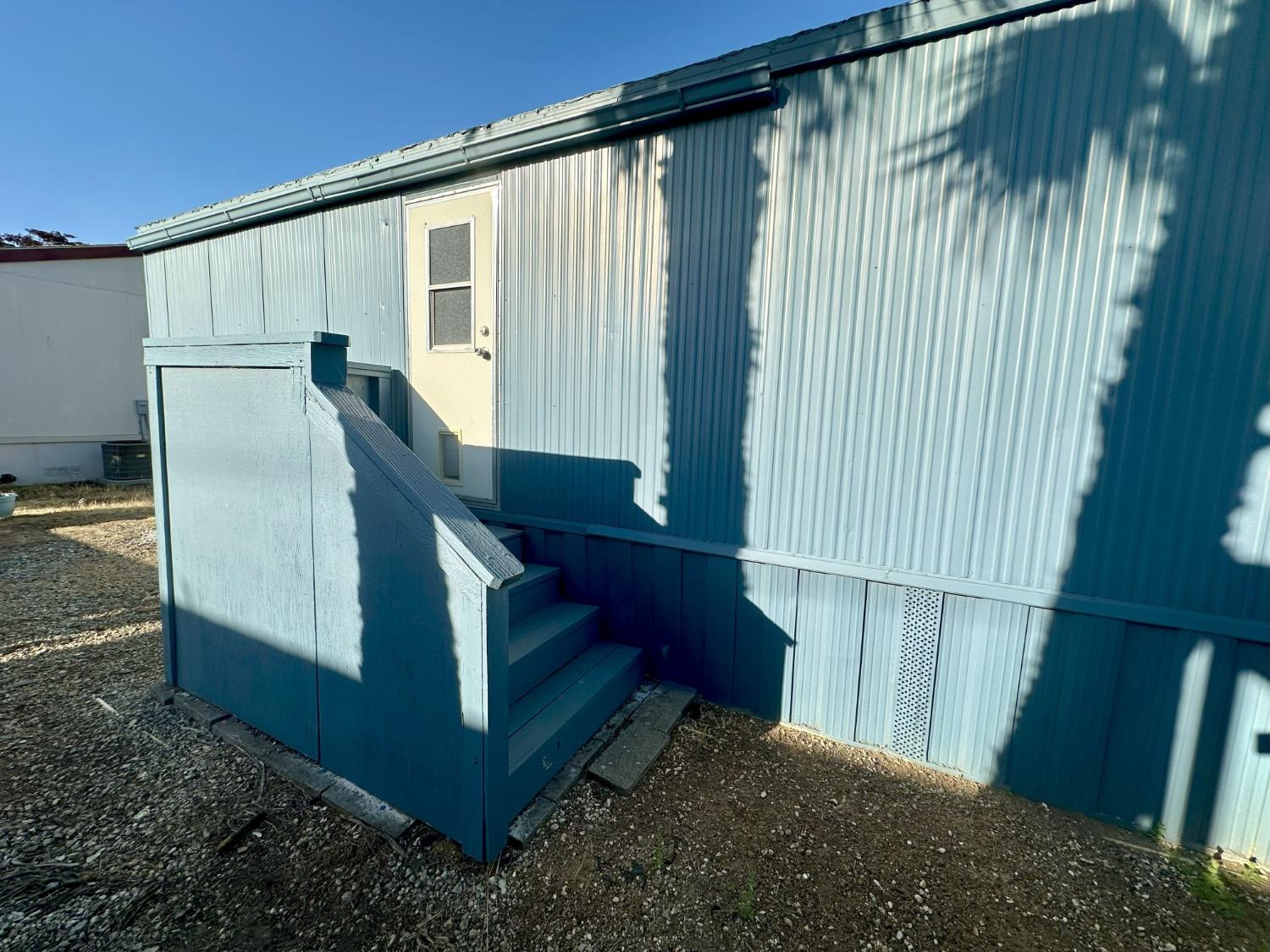 820 N Lincoln Way 73