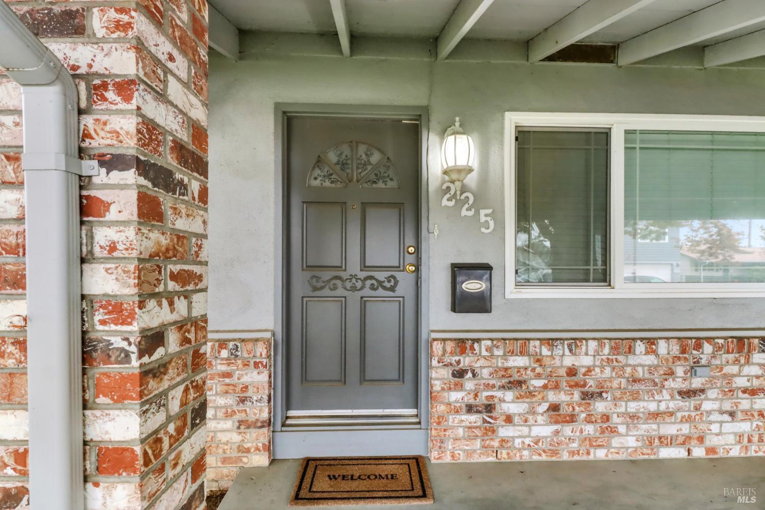 225 E Chestnut Street