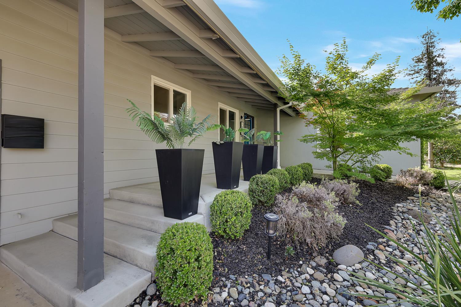 1608 Los Molinos Way